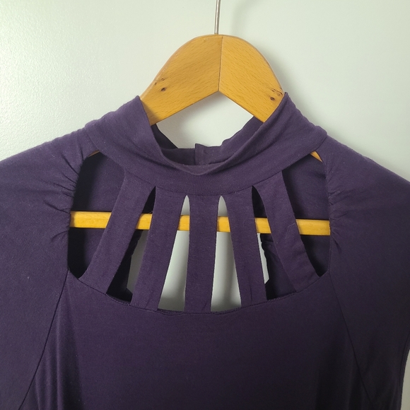 Purple Plus Size Cage Neck Short Sleeve Keyhole Button Up Back Top Size 1X - Picture 2 of 6